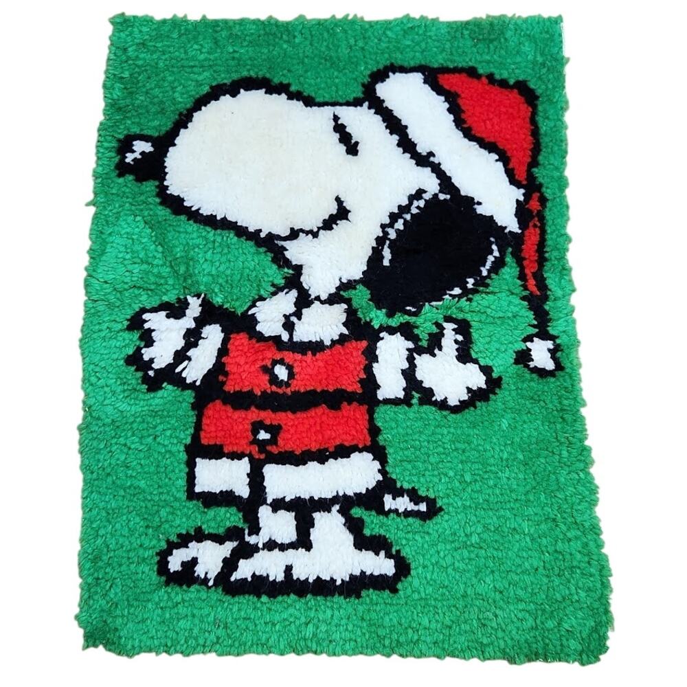 Vintage Peanuts Santa Snoopy Handmade Latch Hook Rug Completed Green Christmas‎